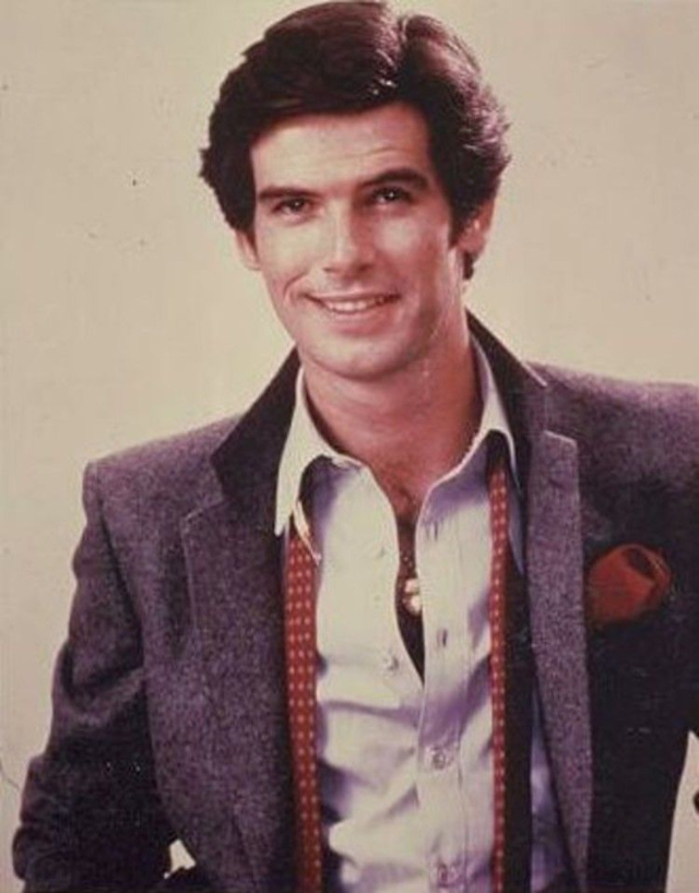 InesSainzOf's tweet photo. A ver si nos centramos con Pierce Brosnan, que todo empezó con Remington Steele, no con James Bond... https://t.co/POIV2T0uhC