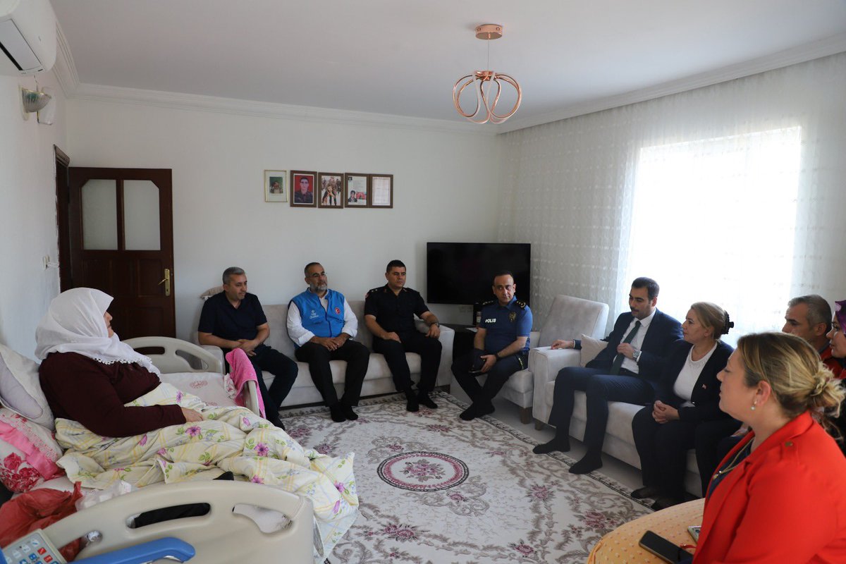 pazarcikmuft's tweet photo. 🇹🇷 ŞEHİT AİLELERİMİZE VEFA ZİYARETİ

Kaymakamımız Ökkeş Safa TÜRKOĞLU, İlçe Müftümüz Ali Osman UŞAK ve kurum amirleri; şehitlerimiz Nurettin ADEMOĞLU, Adem KUTLU ve Mustafa KATIRLI’nın ailelerini ziyaret etti.

Aziz şehitlerimizi rahmetle yâd ediyoruz.

@aliosmanusak https://t.co/XDvnBS3LaD