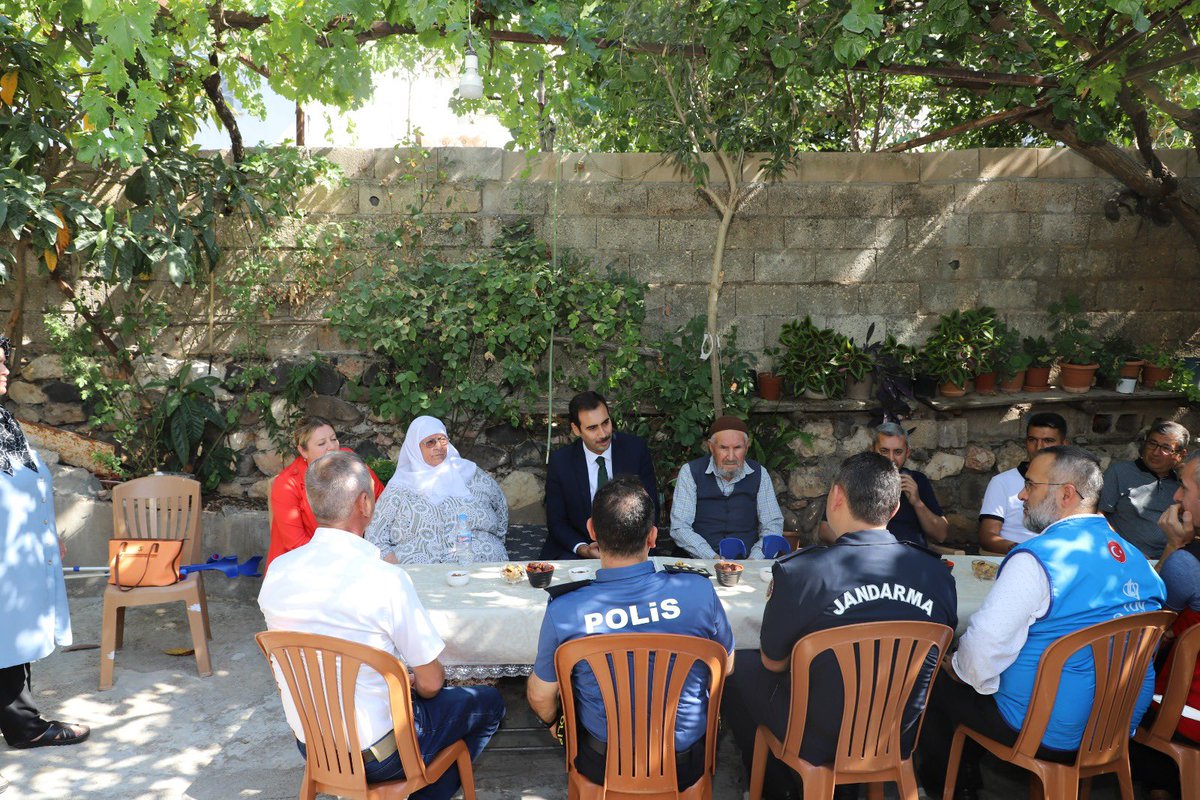 pazarcikmuft's tweet photo. 🇹🇷 ŞEHİT AİLELERİMİZE VEFA ZİYARETİ

Kaymakamımız Ökkeş Safa TÜRKOĞLU, İlçe Müftümüz Ali Osman UŞAK ve kurum amirleri; şehitlerimiz Nurettin ADEMOĞLU, Adem KUTLU ve Mustafa KATIRLI’nın ailelerini ziyaret etti.

Aziz şehitlerimizi rahmetle yâd ediyoruz.

@aliosmanusak https://t.co/XDvnBS3LaD