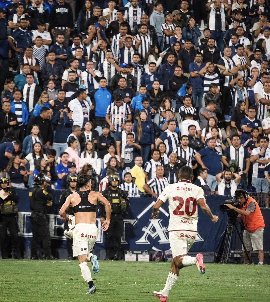 vitoraru's tweet photo. Está foto es real? 🤨 https://t.co/ZBjNpqzGpp