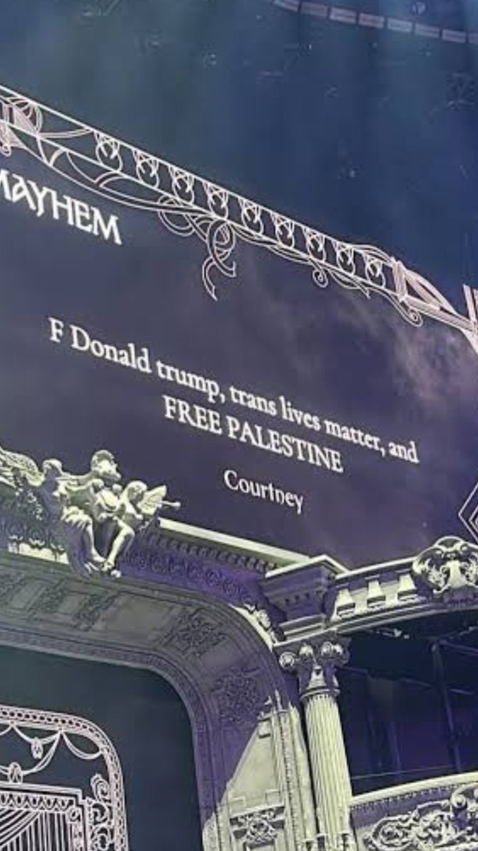 iamgrinthal's tweet photo. O momento em que Lady Gaga permitiu que os comentários “Free Palestine” feitos pelos fãs fossem exibidos durante sua turnê mundial. https://t.co/233I5JkyO8