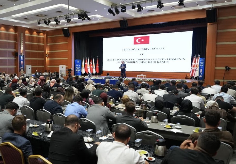 akpartiistanbul's tweet photo. TBMM AK Parti Grup Başkanımız Sayın Abdullah Güler’in katılımıyla gerçekleştirdiğimiz 3 Kademe İl Yönetim Kurulu toplantımızda, Terörsüz Türkiye sürecine ilişkin sunum ve değerlendirmeleri dinledik, teşkilat çalışmalarımızı ve İstanbul’umuzun gündemini istişare ettik.

Birlik ve beraberlik içinde, Daha Güçlü Türkiye hedefiyle çalışmalarımızı kararlılıkla sürdürüyoruz.