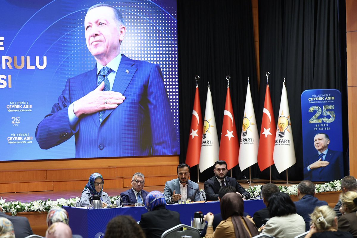 akpartiistanbul's tweet photo. TBMM AK Parti Grup Başkanımız Sayın Abdullah Güler’in katılımıyla gerçekleştirdiğimiz 3 Kademe İl Yönetim Kurulu toplantımızda, Terörsüz Türkiye sürecine ilişkin sunum ve değerlendirmeleri dinledik, teşkilat çalışmalarımızı ve İstanbul’umuzun gündemini istişare ettik.

Birlik ve beraberlik içinde, Daha Güçlü Türkiye hedefiyle çalışmalarımızı kararlılıkla sürdürüyoruz.