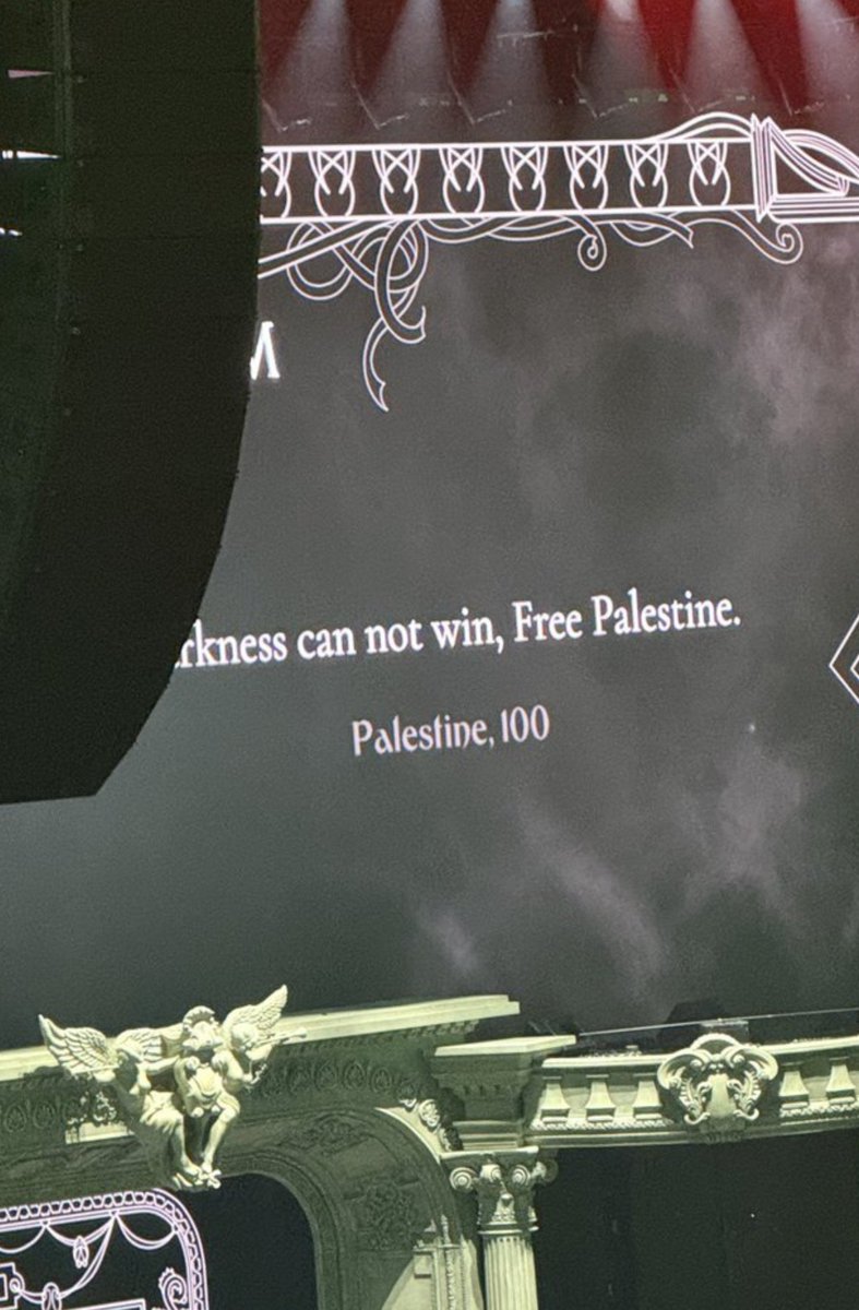 iamgrinthal's tweet photo. O momento em que Lady Gaga permitiu que os comentários “Free Palestine” feitos pelos fãs fossem exibidos durante sua turnê mundial. https://t.co/233I5JkyO8