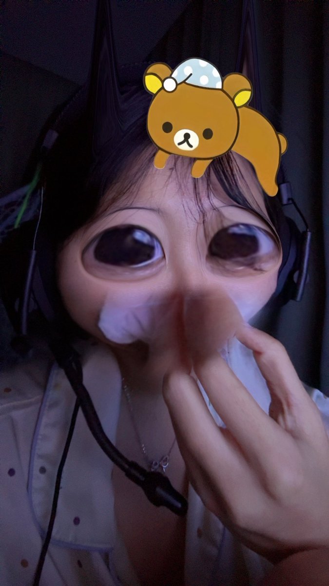 2889358764O's tweet photo. 那些玩游戏骂我的人 注意屏幕后面的我已经这样了 https://t.co/VxksCWcHXi