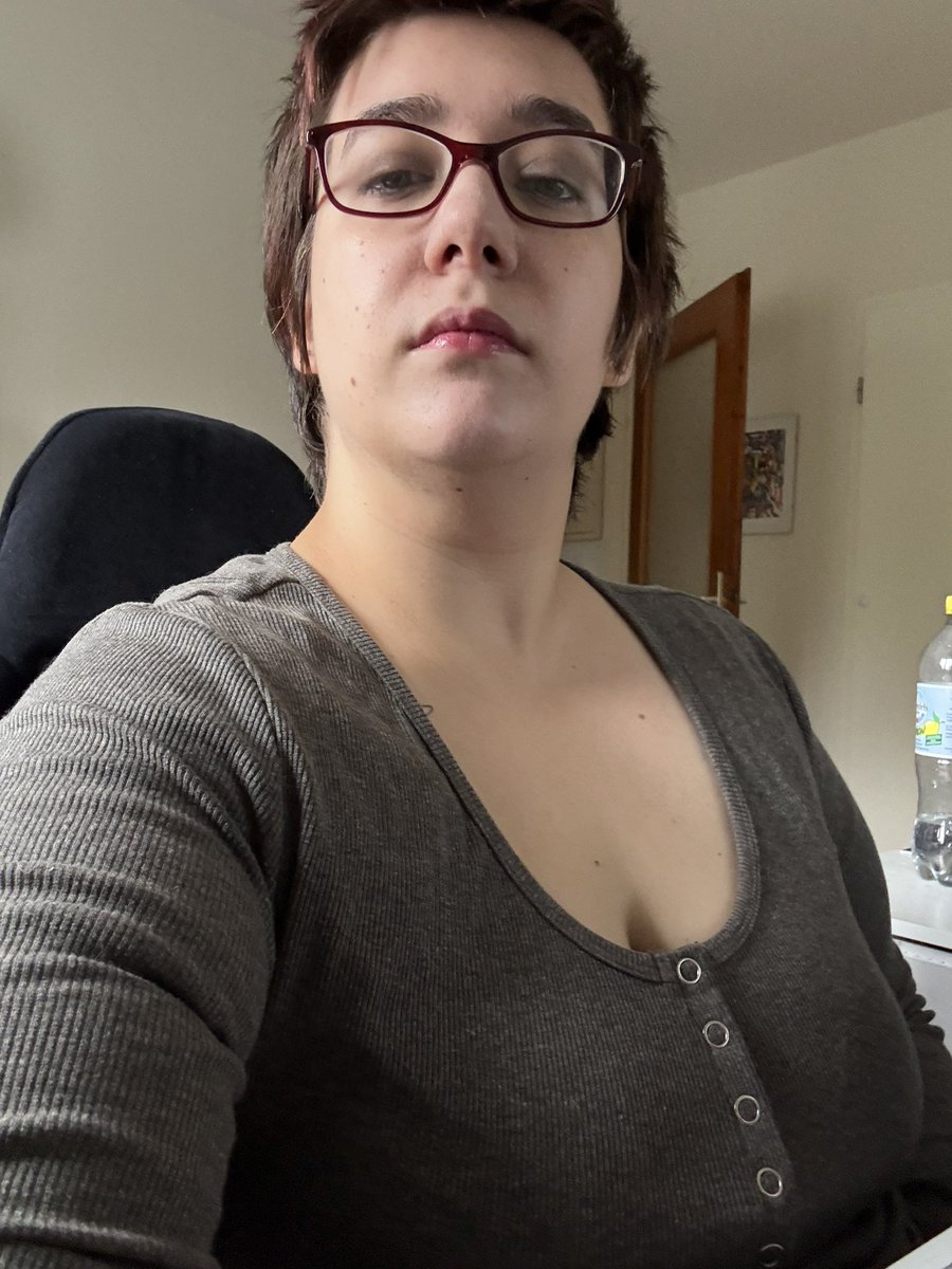 LadyJosefiine's tweet photo. Zahle und danke mir, dass ich dich benutze wie ein Objekt! 

#findom #paypig #zahlsklave #goddes https://t.co/fQoFCmaQfz