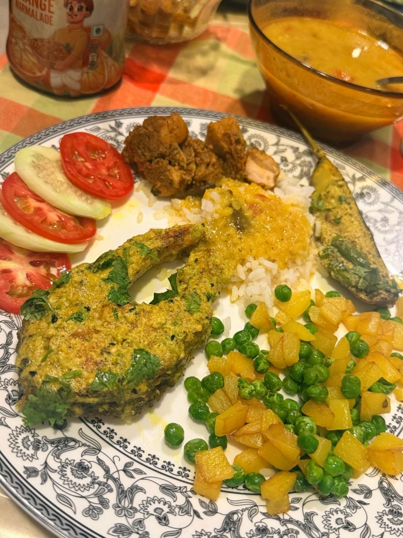 wearefirebelly's tweet photo. Ingredients change. Spices change. Techniques change. Sometimes, you only have to travel a few miles before the food on your plate tells a new story.

So yes, phone eats first. Because there’s always a story worth sharing. This Bengali plate is comforting to the nth degree. ❤️ https://t.co/VLBgdI21gI