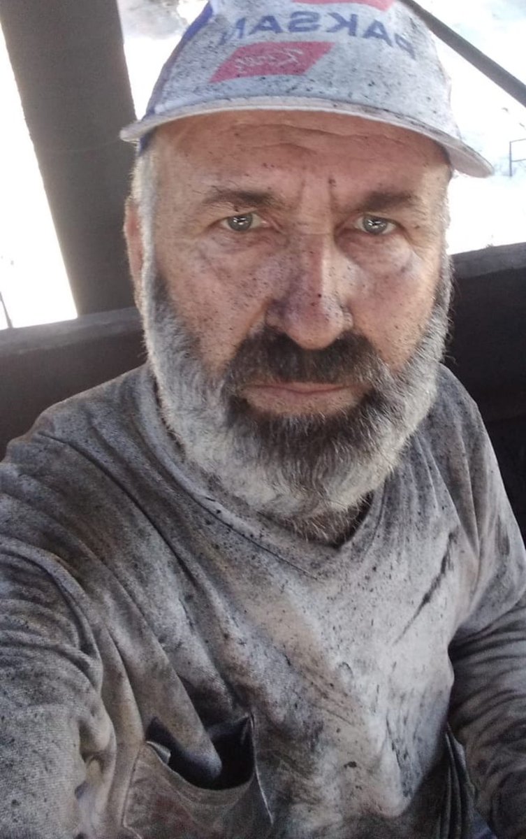 mebrulegenc's tweet photo. AlparslanHoca MaaşınaBloke
#FurkanaSistematikZulüm
EmekliMaaşına BlokeZulmü

Kıymetli eşimin çocuk denilebilecek bir yaşdan itibaren alın teriyle hak ettiği cüzi bir miktar emeklilik maaşına bloka konmuştur. Hem haksız yere tutuklu hem de ailesinde 1000 km öteye sürgün edildi. https://t.co/tU9anGzwg3