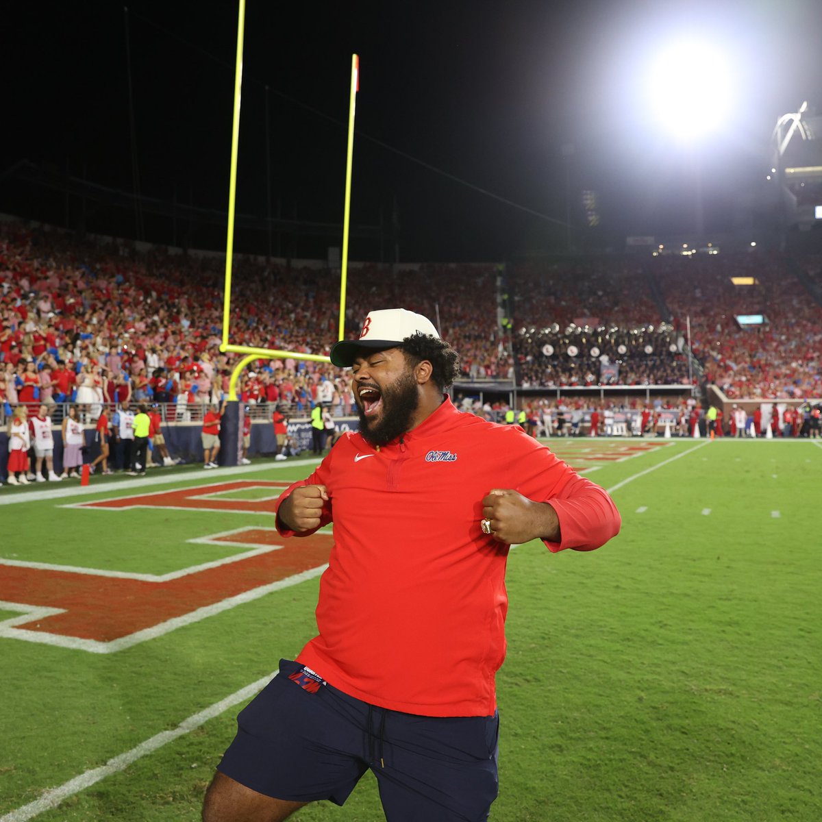 OleMissTrack's tweet photo. 𝐎𝐮𝐫 𝐍𝐚𝐭𝐢𝐨𝐧𝐚𝐥 𝐂𝐡𝐚𝐦𝐩𝐢𝐨𝐧🏆

#HottyToddy https://t.co/0oGApNFK24