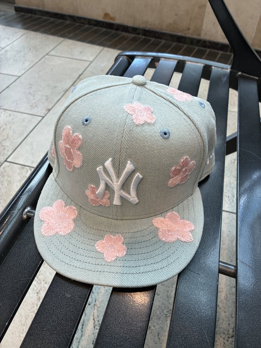 swg_tkny_aaa's tweet photo. Lidsの別注っぽいキャップ買った https://t.co/7G2RQFDMep
