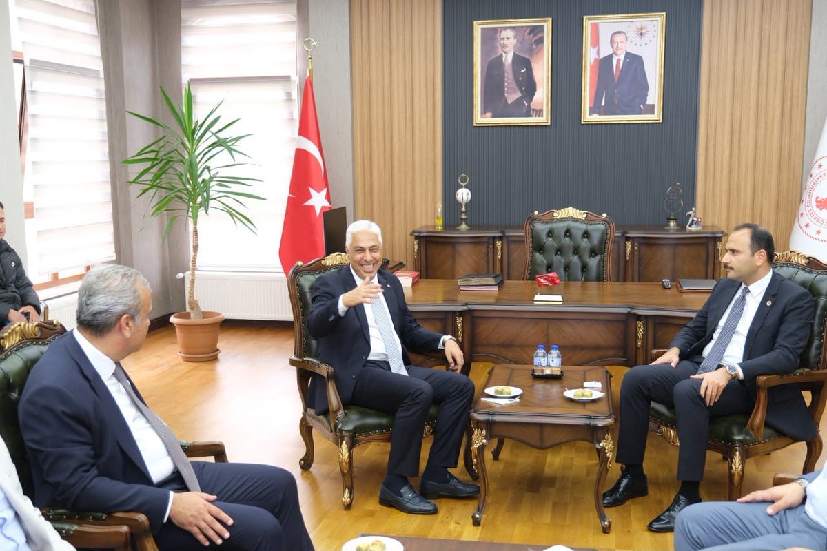 BarisOzerol's tweet photo. 📍Kastamonu 

Bozkurt Kaymakamımız Sayın İsmail Koçdoğan’ı İl Başkan Yardımcımız Murat Yetkiner, Belediye Başkanımız Muammer Yanık, İlçe Başkanımız Utku Eren ve teşkilatımız ile ziyaret ettik.

İlçemizin genel durumu, ihtiyaçları ve devam eden çalışmalar üzerine değerlendirmelerde bulunduk.

Nazik ev sahipliği ve kıymetli sohbeti için Sayın Kaymakamımıza teşekkür ediyorum.

#TürkiyeYüzyılıBuluşmaları