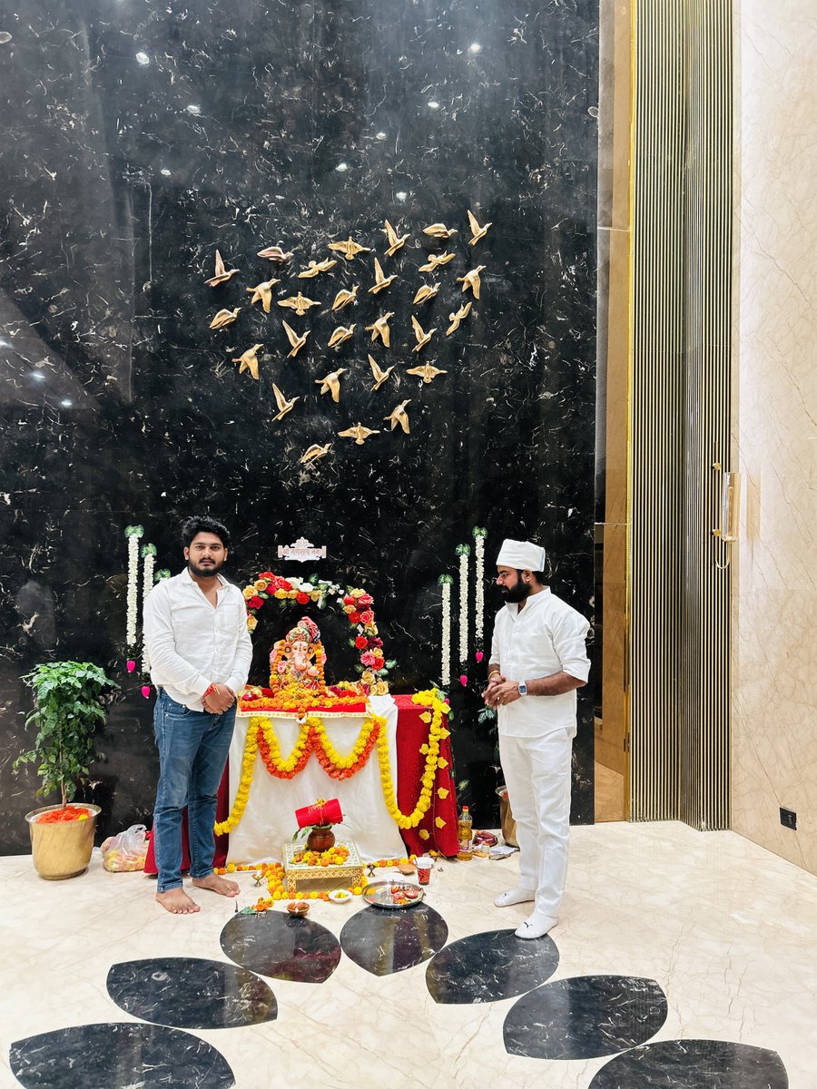 santoshverma009's tweet photo. आज हरैया विधानसभा में गणपति जी की स्थापना के पावन अवसर पर उपस्थित होकर विघ्नहर्ता श्री गणेश जी का आशीर्वाद प्राप्त किया।

प्रभु श्री गणेश से प्रार्थना है कि सभी के जीवन से विघ्न-बाधाएँ दूर हों, सुख-समृद्धि एवं शांति का वास हो और प्रत्येक परिवार पर उनकी कृपा सदैव बनी रहे। https://t.co/JqMPo3qwE8