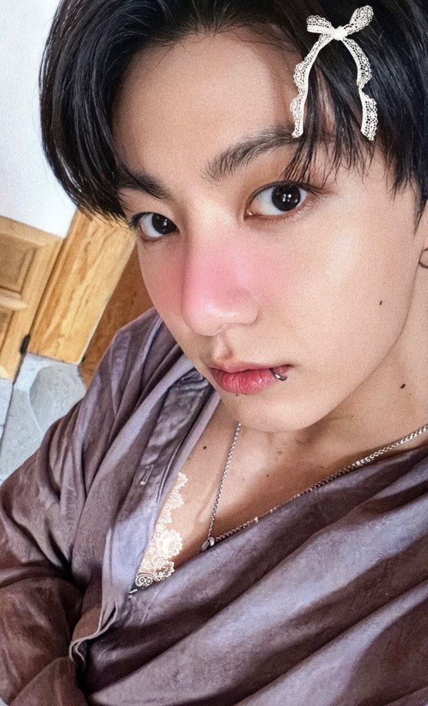 gguksbow tweet picture