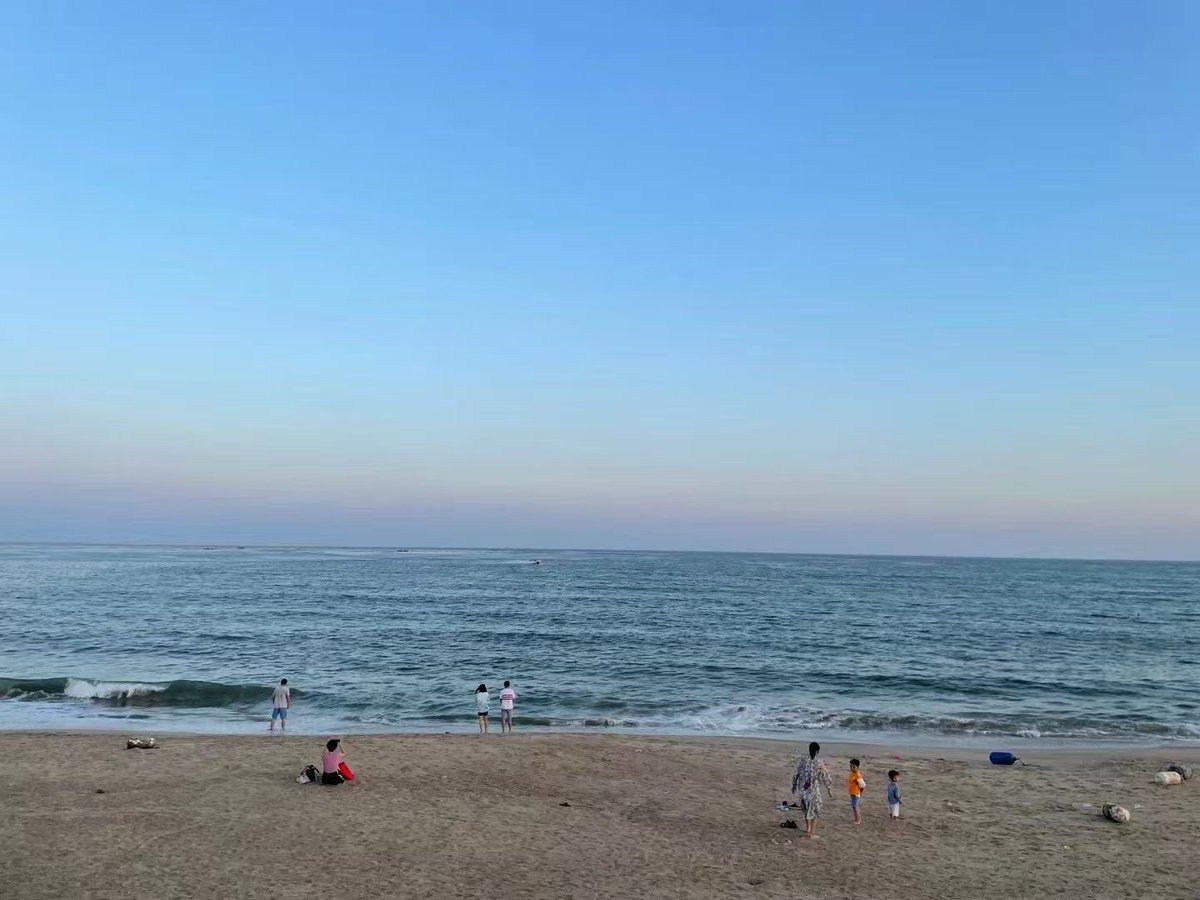 ClaraRostan's tweet photo. Just wrapped up a quick coastal day trip! Blue waves, fresh seafood, and zero work emails – perfect reset ， https://t.co/aR1Obqob7H