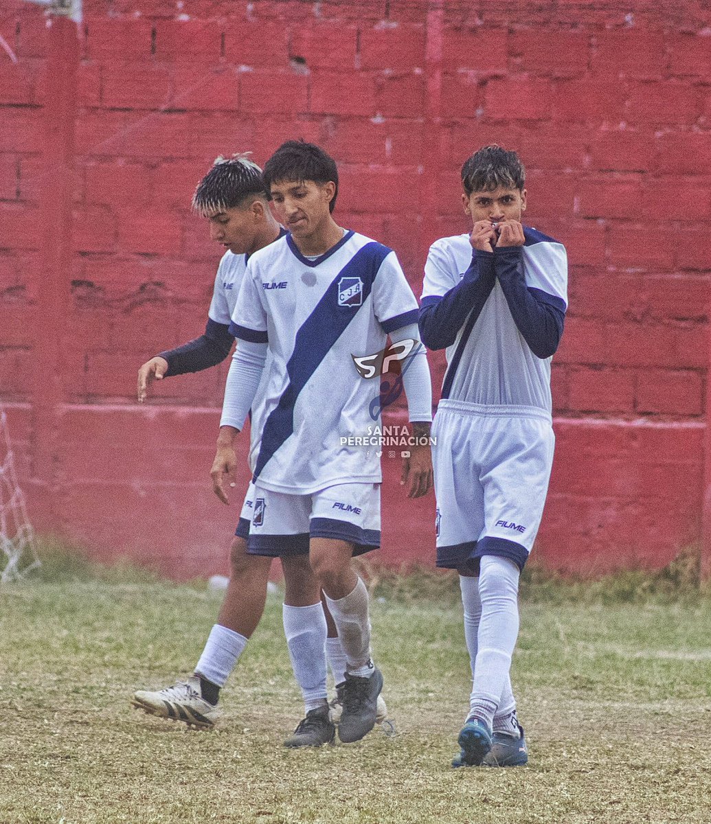 SiempreConVosJA's tweet photo. #DivisionesMenores🏆 | #CopaDeOro

[Fecha 2]

📌 3ra: #SanMartin 2 - #JuventudAntoniana 3.

⚽ (Dylan Carabajal / Matías Salgado / Rodrigo Belizan)

#VαɱσʂAɳƚσɳιαɳσ💪 https://t.co/xYggiIkqv8