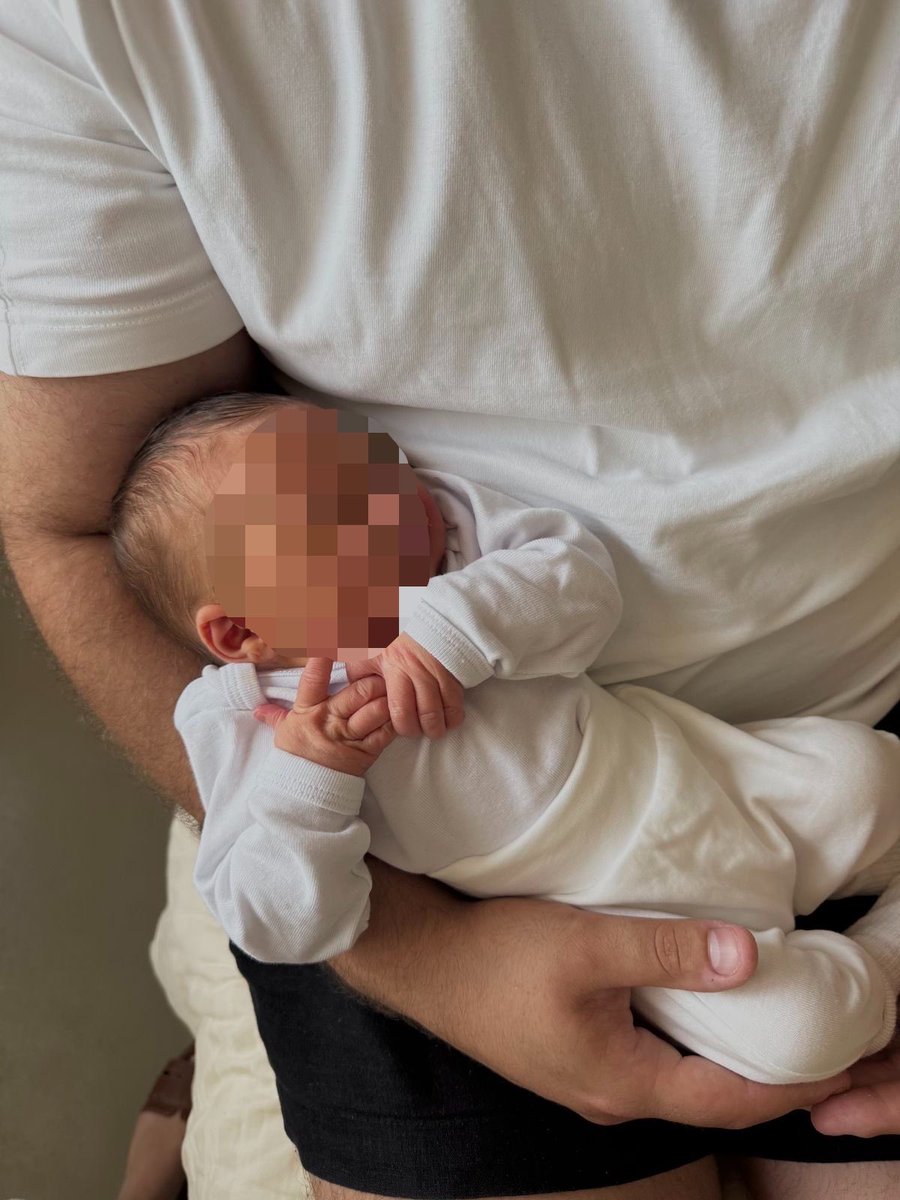 BoodramZane's tweet photo. Daddy holding his girl 24 hours apart 😭 https://t.co/1bHpSaZTFl