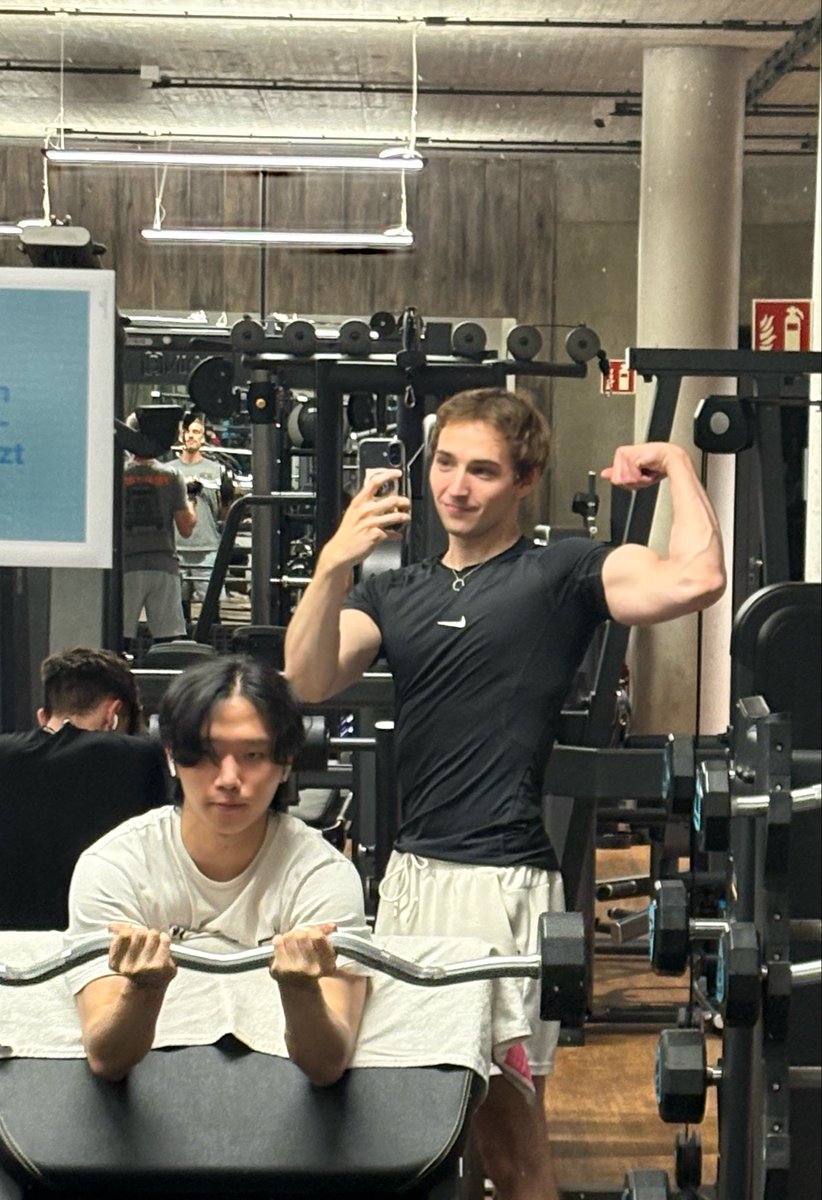 Busio's tweet photo. my workout partner 🥰 https://t.co/hUzYBsNHNN