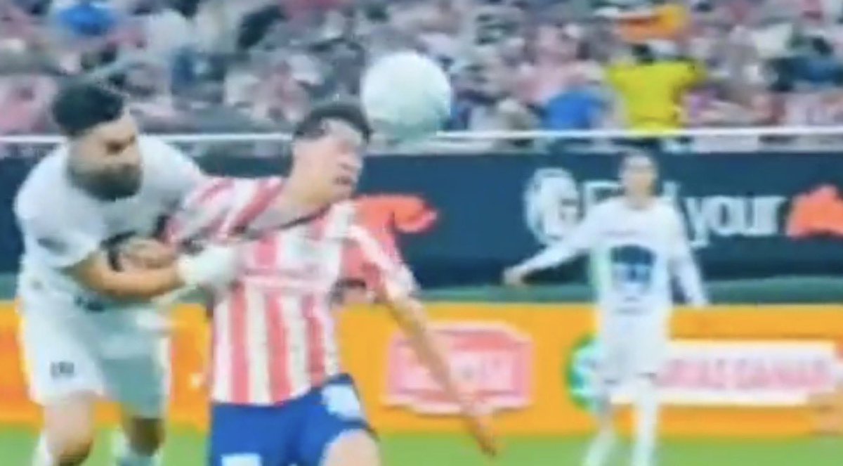 extremanacional's tweet photo. Es mejor gritar fuerte cuando ganamos, porque cuando perdemos, ¡suenan a excusas! 

Lo de la liga mx vs Chivas es escandaloso, nunca olvidar la ida en semifinales vs Cruz Azul,  y los arbitrajes de Xolos y Necaxa, que nos quitaron liderato general https://t.co/bnL6D4fnCn
