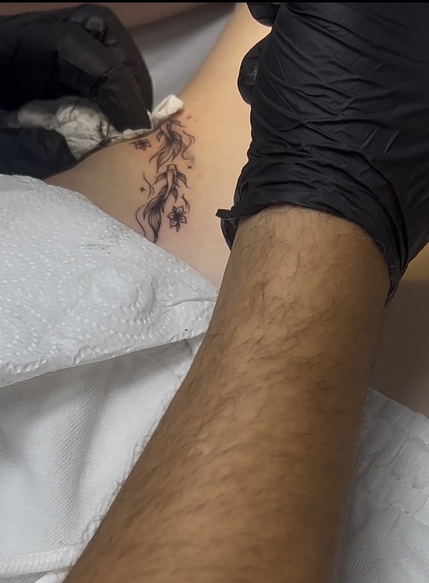Macaberral's tweet photo. Mi terapia? Tatuarme 😙😙 https://t.co/9xppL48Gxo