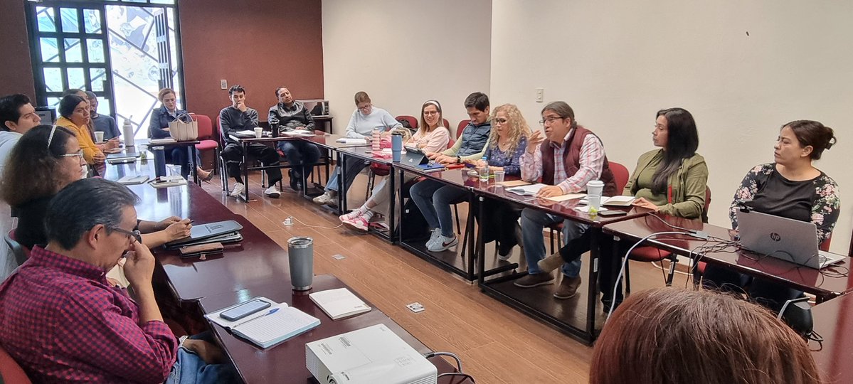 UAC_PoliticaUAZ's tweet photo. 📚 La UACP-UAZ realizó la 4ta sesión del "Diplomado en Geopolítica, Democracia y Cambio de Época"

Con el título “Capital y ciudadanía en óptica feminista” las Doctoras Irma Lorena Acosta y Selene Lamas expusieron las relaciones entre capitalismo y género desde una mirada crítica https://t.co/YkFLTLK3Xt