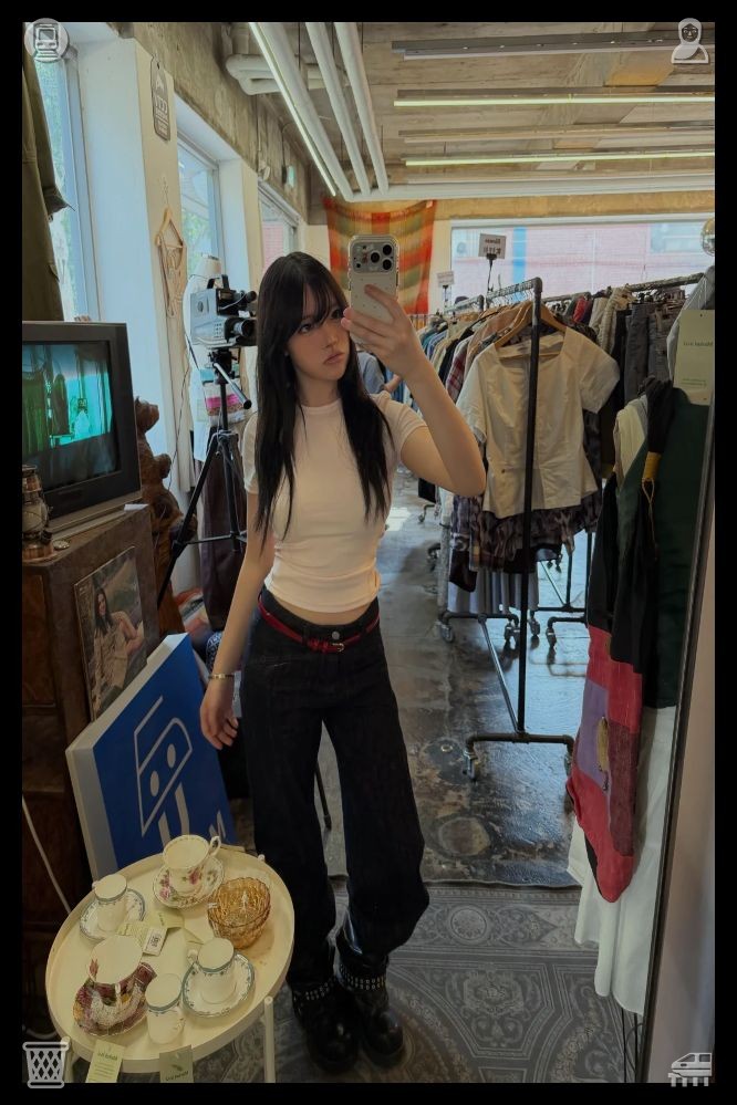 guiligalelli's tweet photo. 🌥Juicy tomato with olive oilToday, she chose a cream cable-knit sweater, soft and cozy, paired with high-waisted light blue jeans that hugged her hips just right. She slipped on white ankle socks and a pair of worn-in tan loafers, simple yet stylish. https://t.co/Ec5My2MlQr