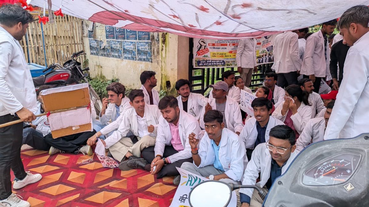 ayushstipendinc's tweet photo. AYUSH छात्रों का विरोध प्रदर्शन अभी भी जारी 📍गाजीपुर होम्योपैथिक मेडिकल कॉलेज में ओपीडी सामने छात्रों ने शांतिपूर्ण धरना दिया, छात्रों की मांग है कि आयुष मंत्री जल्द ₹25,000 स्टाइपेंड वृद्धि का शासनादेश (GO) जारी करें मांग पूरी होने तक धरना अनिश्चितकालीन जारी रहेगा #hikeAYUSHstipend
#25kforAYUSH @CMOfficeUP
@dayalugurubjp
@moayush @upayushdept