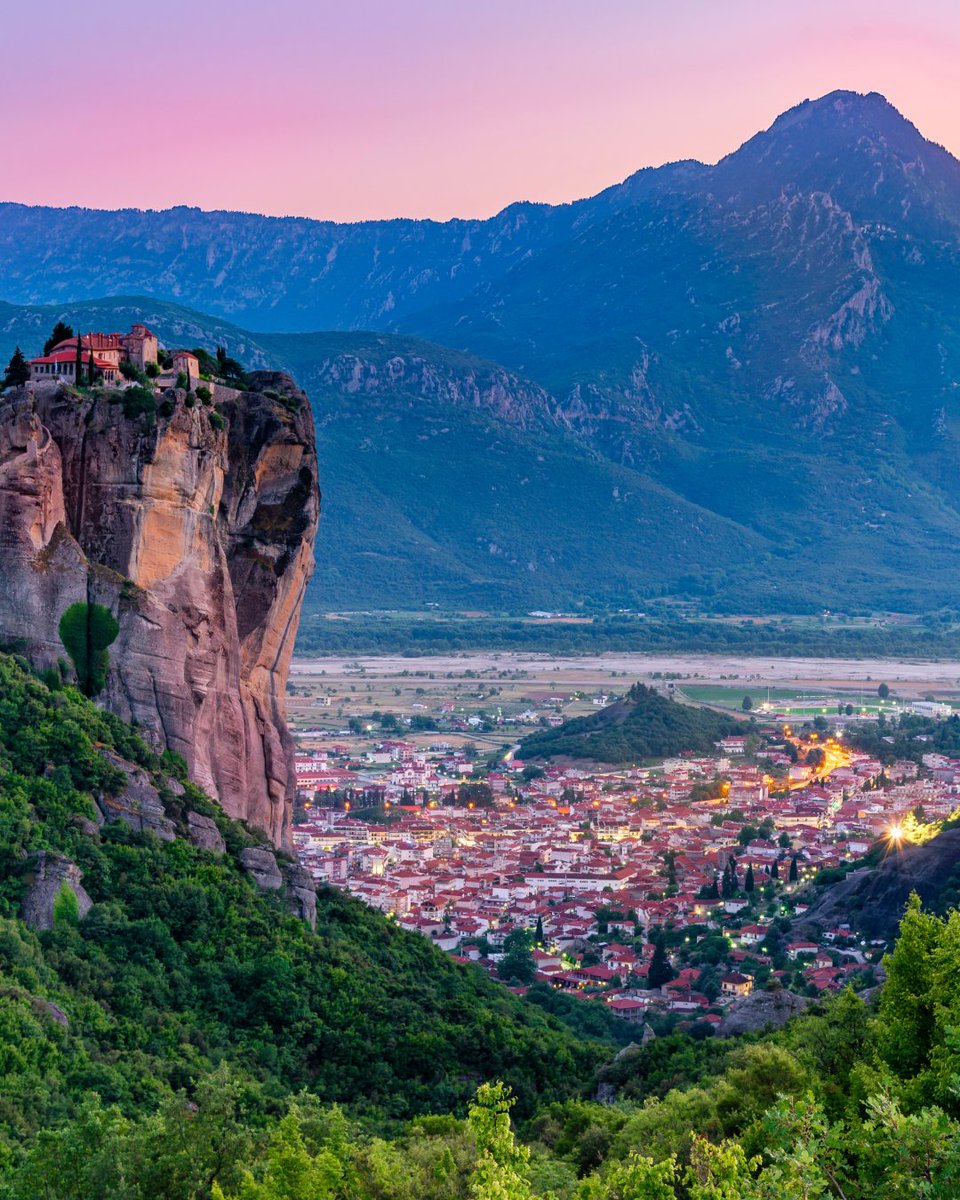 hikingview's tweet photo. Meteora in Greece 🇬🇷 https://t.co/9oCl2ALI6X