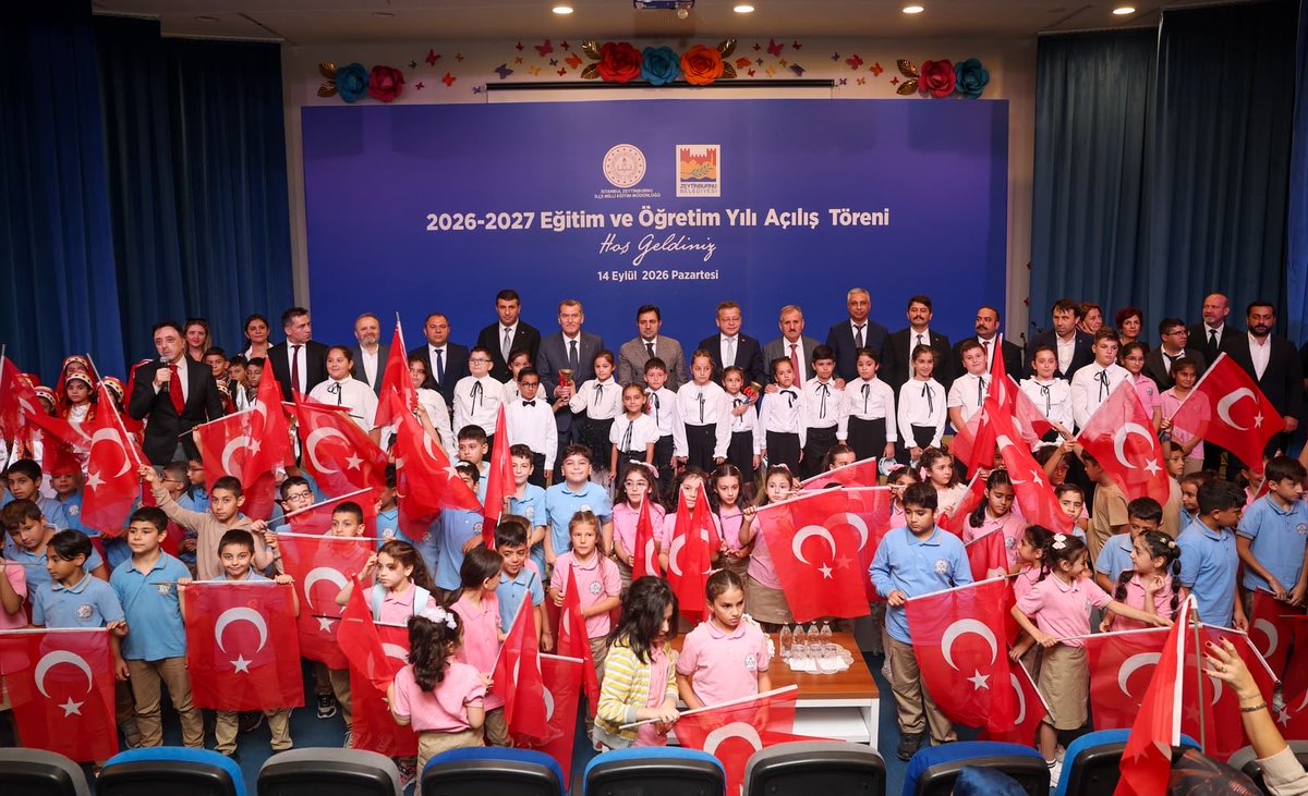MustafaY_K's tweet photo. 📍 Ayhan Şahenk Ortaokulu Konferans Salonu

2026-2027 Eğitim ve Öğretim Yılı’nın açılış törenine katılım sağladık. Yeni eğitim döneminin heyecanını öğrencilerimiz, öğretmenlerimiz ve eğitim camiamızla birlikte paylaşmanın mutluluğunu yaşadık.

Geleceğimizin teminatı olan çocuklarımızın bilgiyle, değerlerle ve güzel hedeflerle yetişeceği başarılı bir eğitim yılı olmasını diliyorum. Tüm öğrencilerimize ve öğretmenlerimize başarılarla dolu bir dönem temenni ediyorum. 📚🇹🇷