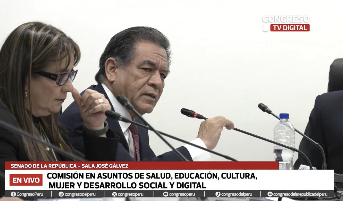 SilvanaRoblesE's tweet photo. El ministro Chang @MineduPeru ha venido a exponer las cifras del fracaso de la educación peruana: un sector que conoce muy bien desde el segundo gobierno aprista.
Mientras se reciclan funcionarios y recetas del pasado, la Educación Intercultural Bilingüe sigue sin el presupuesto que necesita y las ideologías ultraconservadoras buscan imponerse en el Currículo Nacional.