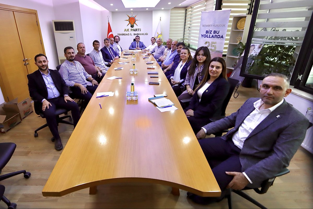 av_aligumus's tweet photo. Haftalık Olağan İl Yürütme ve İl Yönetim Kurulu toplantımızı gerçekleştirdik.

Toplantımızın hayırlara vesile olmasını dilerim. https://t.co/oR3hqaj70h