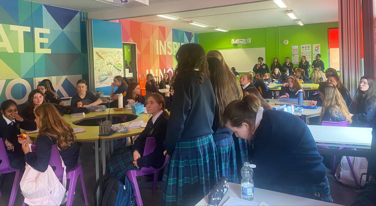 CBlearninghub's tweet photo. A fantastic turn out at our Open Day for First Years and new students. Delighted to welcome so many new students to the Learning Hub.A fun interactive  introductory session #learningtolearn https://t.co/A0PidgkbW5