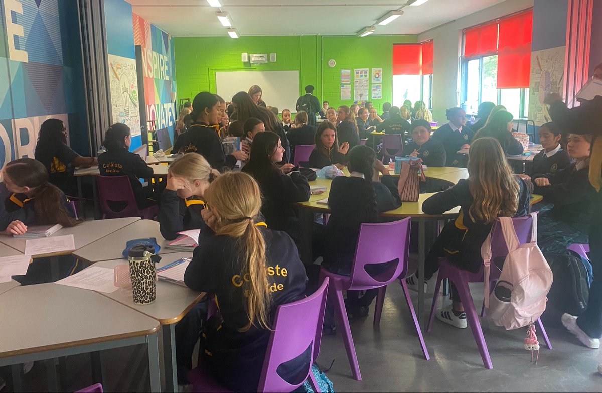 CBlearninghub's tweet photo. A fantastic turn out at our Open Day for First Years and new students. Delighted to welcome so many new students to the Learning Hub.A fun interactive  introductory session #learningtolearn https://t.co/A0PidgkbW5
