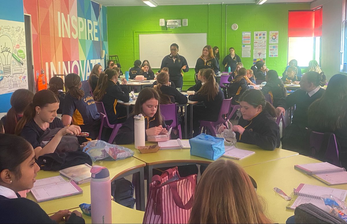 CBlearninghub's tweet photo. A fantastic turn out at our Open Day for First Years and new students. Delighted to welcome so many new students to the Learning Hub.A fun interactive  introductory session #learningtolearn https://t.co/A0PidgkbW5