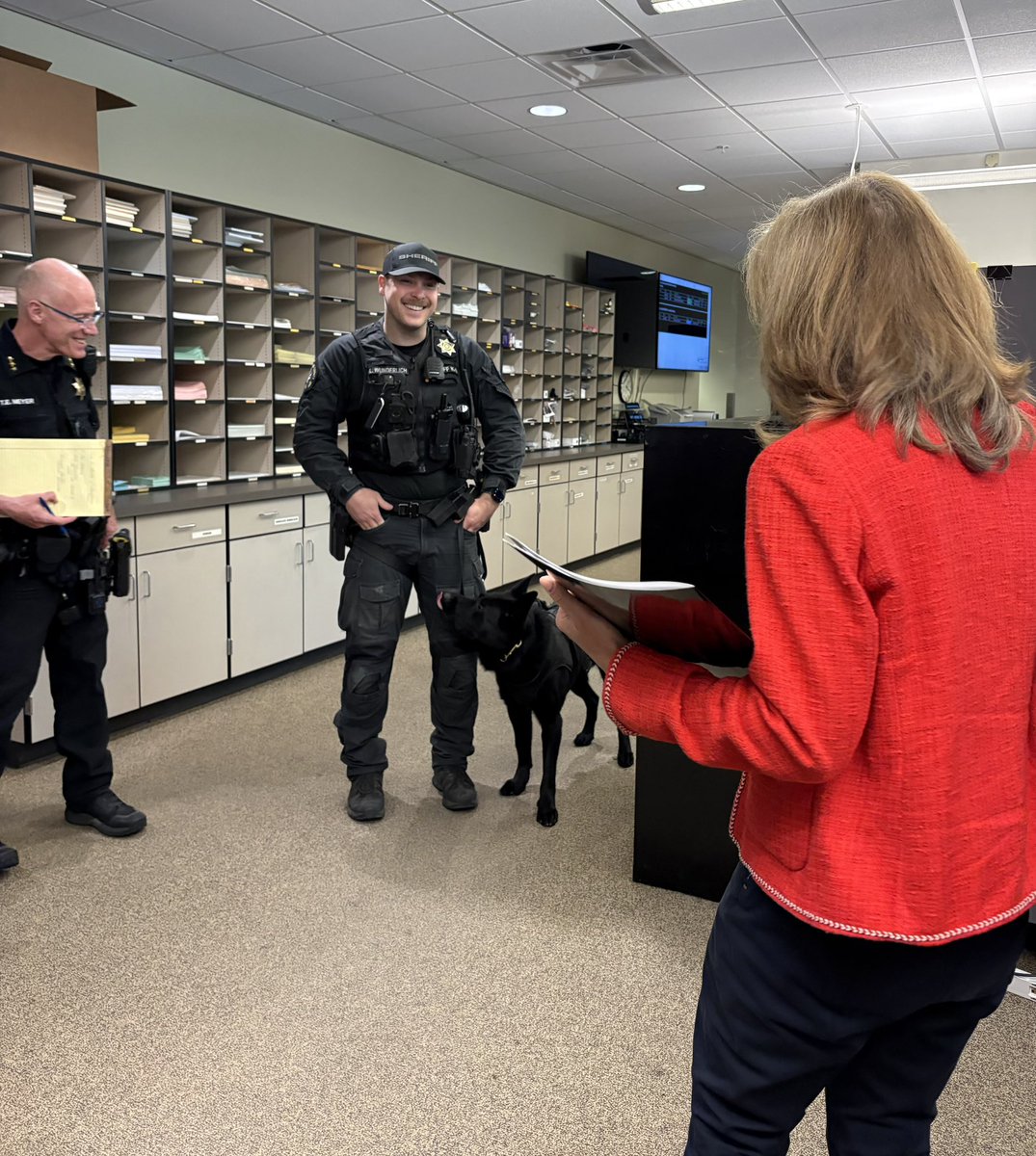 RepKimSchrier's tweet photo. I recently met with Sammamish Police Chief Meyer for a public safety update and to discuss how to keep supporting our communities. 

Another highlight was saying hi to police dog Falco! https://t.co/U3HGIroafF