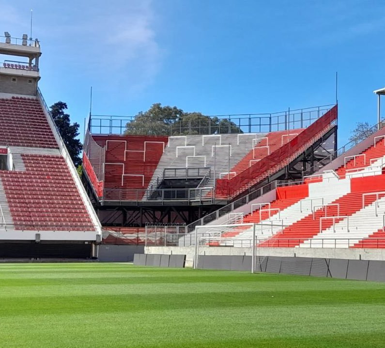 comunidadcuerva's tweet photo. Insisto en que esta deberia ser una solucion que #SanLorenzo analice seriamente para sumar capacidad y meter visitantes en partidos de copa, sin perder tus lugares de siempre. https://t.co/nqUAqi538X