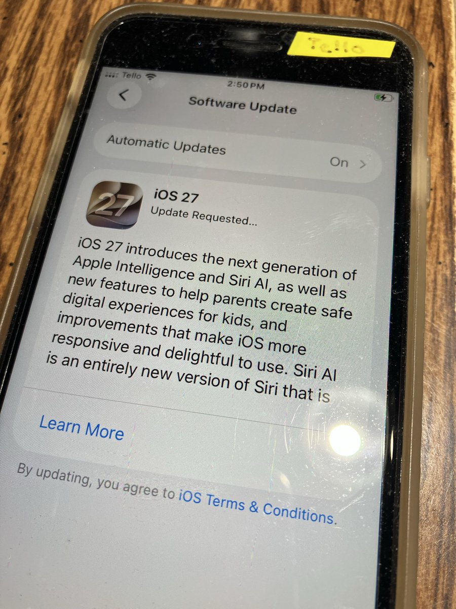 pchin's tweet photo. iOS 27 coming to iPhone SE 2 https://t.co/ORtDbFN5pp