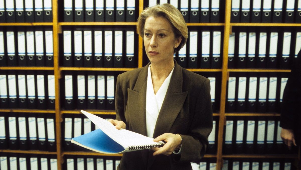 OneTVca's tweet photo. Starting this Tuesday, investigate with one of Britain's most brilliant detectives who fights to prove herself in a male dominated environment.

Dame Helen Mirren is DCI Jane Tennison in #PrimeSuspect, every weeknight at 8pm  ET! https://t.co/8JLsBDTNhj https://t.co/UczdLhhtKj