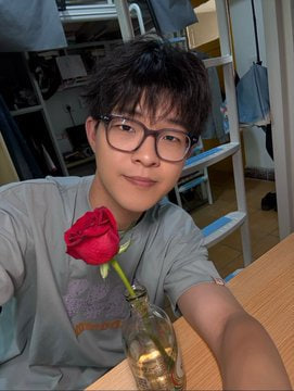 ClaytonFord2's tweet photo. 凌晨2点的健身房，在公共场合一脱光衣服自动就会硬起来…希望找到能一起玩的朋友，#同城私信秒回 https://t.co/LxmVivyTRF