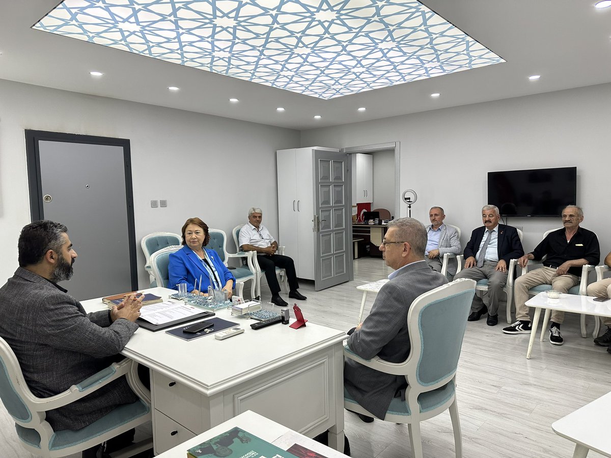 GopSaadet's tweet photo. Gaziosmanpaşa Rumeli Platformu Başkanı Av. Akın Akmanoğlu ve kıymetli yönetimini, İlçe Başkanımız Abdussamed Avincan’ı ilçe başkanlığımızda gerçekleştirdikleri nazik ziyaretleri dolayısıyla ağırladık.

Gaziosmanpaşa’mız üzerine karşılıklı değerlendirmelerde bulunduğumuz, samimi bir sohbet ve istişare ortamında gerçekleşen ziyaretlerinden dolayı kendilerine teşekkür ediyoruz.

Nazik ziyaretleri ve güzel temennileri için Av. Akın Akmanoğlu Başkanımıza ve kıymetli yönetimine şükranlarımızı sunuyoruz.