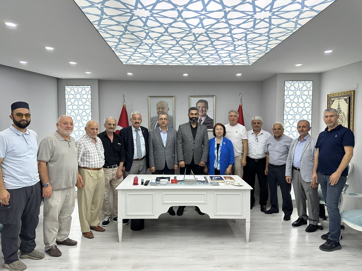 GopSaadet's tweet photo. Gaziosmanpaşa Rumeli Platformu Başkanı Av. Akın Akmanoğlu ve kıymetli yönetimini, İlçe Başkanımız Abdussamed Avincan’ı ilçe başkanlığımızda gerçekleştirdikleri nazik ziyaretleri dolayısıyla ağırladık.

Gaziosmanpaşa’mız üzerine karşılıklı değerlendirmelerde bulunduğumuz, samimi bir sohbet ve istişare ortamında gerçekleşen ziyaretlerinden dolayı kendilerine teşekkür ediyoruz.

Nazik ziyaretleri ve güzel temennileri için Av. Akın Akmanoğlu Başkanımıza ve kıymetli yönetimine şükranlarımızı sunuyoruz.