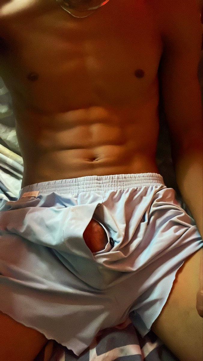 edward_owens1's tweet photo. Guess who’s not in shape?🧐 https://t.co/p2i8GDF4bX