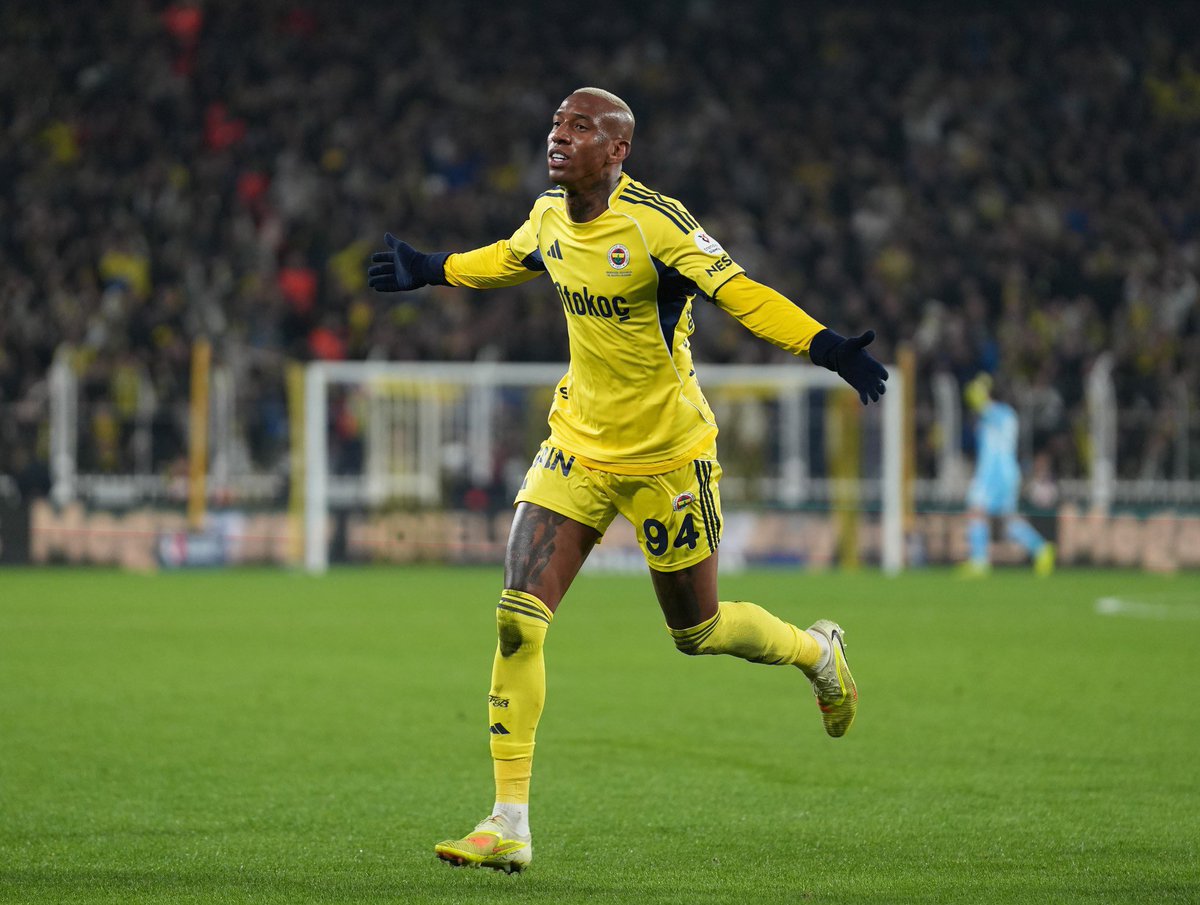 GlarungYedek's tweet photo. Olmayan pozisyondan gol yaratıp skoru alıp getirecek bir oyuncun vardı, Anderson Talisca. 1 aydır Asensio bir türlü iyileşmiyor, bu adam senin tek silahın ve gittin bedavaya elden çıkarttın. 

Rezalet planlamanın sonucu eylülde havlu atmak olarak tarihe geçti. https://t.co/MEKeCPJpUb