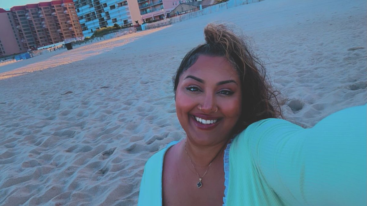 zicho19's tweet photo. The beach just feels different. Sunrise brings peace, sunset brings quiet magic, and everyday noise fades away. Work can wait. School can wait. I can’t wait to be back. https://t.co/JoaoSbutVu