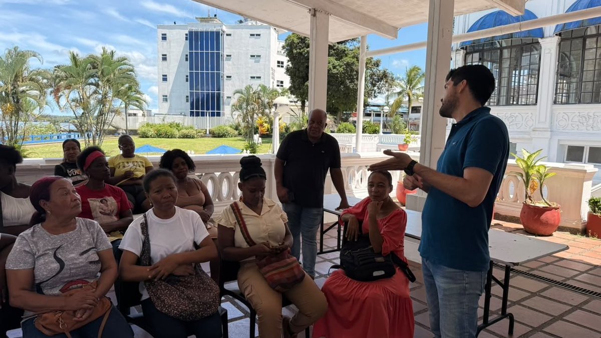 UsolidariaCo's tweet photo. 🌊 La Unidad Solidaria entregó maquinaria, equipos, mobiliario e implementos a 26 organizaciones del Circuito Asociativo Solidario de Buenaventura, fortaleciendo procesos de pesca artesanal, producción textil, cultura, turismo y gastronomía del Pacífico.

 #EconomíaSolidaria https://t.co/0gJmIECA48