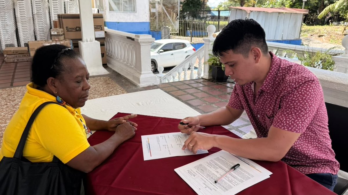 UsolidariaCo's tweet photo. 🌊 La Unidad Solidaria entregó maquinaria, equipos, mobiliario e implementos a 26 organizaciones del Circuito Asociativo Solidario de Buenaventura, fortaleciendo procesos de pesca artesanal, producción textil, cultura, turismo y gastronomía del Pacífico.

 #EconomíaSolidaria https://t.co/0gJmIECA48