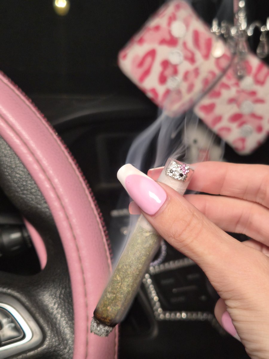 THCyal8tr's tweet photo. hotboxing the car with my hello
kitty glass joint tip. not giving a F🎀 https://t.co/RmFvrrD0Gk