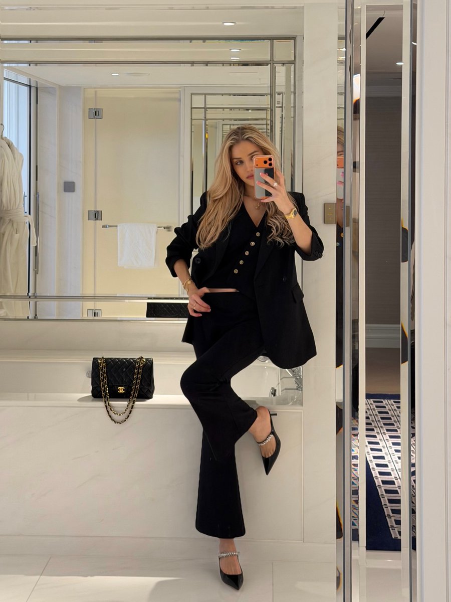 RobertBoslem's tweet photo. "Everyday life reflected in the mirror is also a sparkling day. https://t.co/6JHvbIADu3