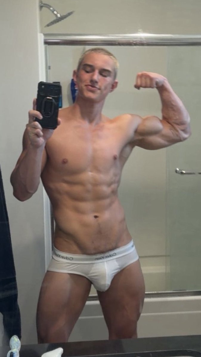gavin_croghan's tweet photo. 200lbs looks good on me. https://t.co/0Pb6KDheEC