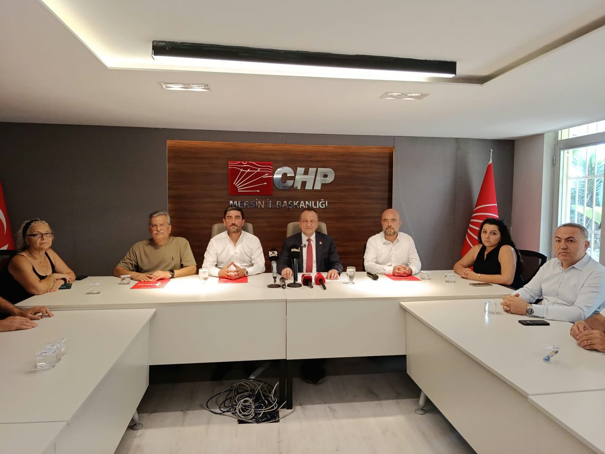 chpmersinilb's tweet photo. İl Başkanımız Koral Ömür ve il örgütümüzle birlikte; Genel Merkezimizin tüm yurtta eş zamanlı düzenlediği 2026-2027 Eğitim-Öğretim Yılı Açılışı nedeniyle milli eğitim politikalarına ilişkin basın açıklamasını gerçekleştirdik. Eğitimde fırsat eşitliğini savunmaya, öğrencilerimizin, öğretmenlerimizin ve velilerimizin sesi olmaya devam edeceğiz.