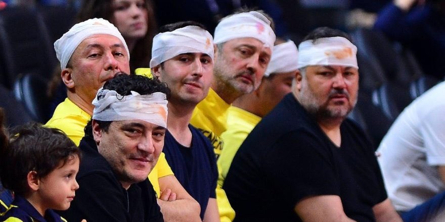 syhULANbyzULAN's tweet photo. Bizle Kasım’da lige havlu attınız diye dalga geçiyorlardı kendileri Eylül’de havlu atti..

Neyse hep diyoruz, gün yüzü görmeyin, her hevesiniz kursağınızda kalsın, en kötü olduğunuz gün aklınıza 17-18 sezonu Beşiktaş ve Şenol Güneş’e yaptığınız rezillikler gelsin. https://t.co/0EOK0MB3gN